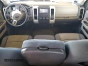 ✅ 2009 Dodge 1500 SLT • VIN: 1D3HB13TX9S701159 • Lot: 43380865. Wystawiony na Copart z przebiegiem 144 667 mil. Bezpłatny archiwum sprzedaży aukcyjnych z USA i szczegółowy raport historii pojazdu na DreamBid. Zdjęcie 8.