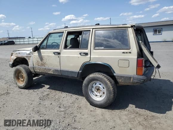 ✅ 1996 Jeep Cherokee Sport • VIN: 1J4FJ68S7TL282506 • Lot: 60746915. Listed on Copart with 200,147 mi. Free auction sales archive from the USA and detailed vehicle history report at DreamBid. Image 2.