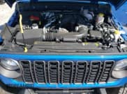 ✅ 2024 Jeep Gladiator Sport • VIN: 1C6JJTAG3RL123552 • Lot: 62649885. Wystawiony na Copart z przebiegiem 4 304 mil. Bezpłatny archiwum sprzedaży aukcyjnych z USA i szczegółowy raport historii pojazdu na DreamBid. Zdjęcie 11.