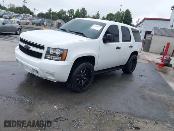 ✅ 2011 Chevrolet Tahoe Commercial • VIN: 1GNLC2E08BR172212 • Lot: 43178417. Wystawiony na IAAI z przebiegiem 142 028 mil. Bezpłatny archiwum sprzedaży aukcyjnych z USA i szczegółowy raport historii pojazdu na DreamBid. Zdjęcie 2.