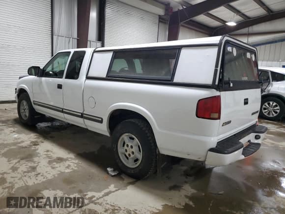 ✅ 2001 Chevrolet S-10 LS • VIN: 1GCDT19W018232008 • Lot: 91244925. Wystawiony na Copart z przebiegiem 61 003 mil. Bezpłatny archiwum sprzedaży aukcyjnych z USA i szczegółowy raport historii pojazdu na DreamBid. Zdjęcie 2.