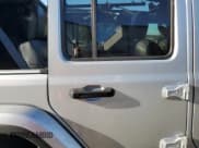 ✅ 2022 Jeep Wrangler Unlimited Sahara Altitude • VIN: 1C4HJXEG4NW222723 • Lot: 84658285. Wystawiony na Copart z przebiegiem Nie podano. Bezpłatny archiwum sprzedaży aukcyjnych z USA i szczegółowy raport historii pojazdu na DreamBid. Zdjęcie 11.