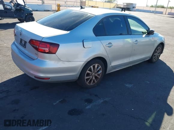 ✅ 2016 Volkswagen Jetta SE • VIN: 3VWD67AJ6GM252890 • Лот: 43623969. Опубликован ранее на IAAI с пробегом 137 046 миль. Бесплатный доступ к архиву аукционных продаж из США и подробный отчёт об истории автомобиля на DreamBid. Изображение 4.