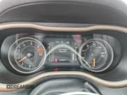 ✅ 2018 Jeep Cherokee Latitude • VIN: 1C4PJMCB4JD564003 • Lot: 85149525. Wystawiony na Copart z przebiegiem 101 268 mil. Bezpłatny archiwum sprzedaży aukcyjnych z USA i szczegółowy raport historii pojazdu na DreamBid. Zdjęcie 9.