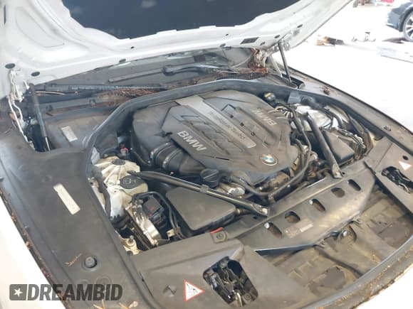 ✅ 2014 BMW 7 Series ALPINA B7 • VIN: WBAYE8C53ED780597 • Lot: 43130128. Wystawiony na IAAI z przebiegiem 98 724 mil. Bezpłatny archiwum sprzedaży aukcyjnych z USA i szczegółowy raport historii pojazdu na DreamBid. Zdjęcie 18.