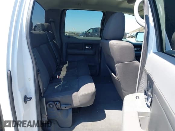 ✅ 2004 Ford F-150 XLT • VIN: 1FTRW14W64KC77305 • Lot: 42771985. Wystawiony na IAAI z przebiegiem 201 063 mil. Bezpłatny archiwum sprzedaży aukcyjnych z USA i szczegółowy raport historii pojazdu na DreamBid. Zdjęcie 8.