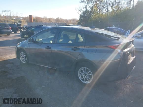 ✅ 2018 Toyota Prius Two • VIN: JTDKBRFU2J3602402 • Lot: 43623571. Wystawiony na IAAI z przebiegiem 53 769 mil. Bezpłatny archiwum sprzedaży aukcyjnych z USA i szczegółowy raport historii pojazdu na DreamBid. Zdjęcie 3.