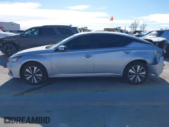 ✅ 2022 Nissan Altima SV • VIN: 1N4BL4DW2NN325898 • Lot: 43654651. Wystawiony na IAAI z przebiegiem 46 996 mil. Bezpłatny archiwum sprzedaży aukcyjnych z USA i szczegółowy raport historii pojazdu na DreamBid. Zdjęcie 14.