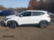 ✅ 2022 Kia Seltos S • VIN: KNDEUCAA8N7285127 • Лот: 43557181. Опубликован ранее на IAAI с пробегом 47 049 миль. Бесплатный доступ к архиву аукционных продаж из США и подробный отчёт об истории автомобиля на DreamBid. Изображение 14.