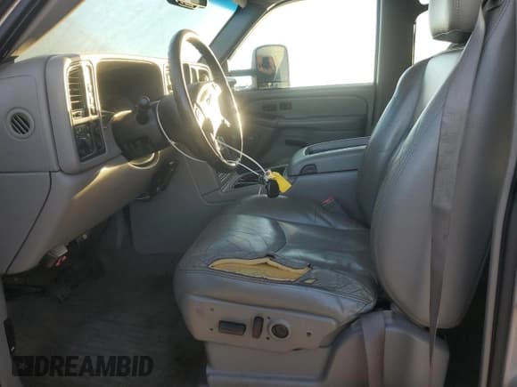 ✅ 2004 GMC Sierra 2500HD SLT • VIN: 1GTHK23104F126388 • Lot: 87218725. Wystawiony na Copart z przebiegiem 193 720 mil. Bezpłatny archiwum sprzedaży aukcyjnych z USA i szczegółowy raport historii pojazdu na DreamBid. Zdjęcie 7.