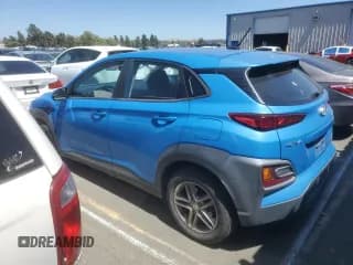 ✅ 2018 Hyundai Kona SE • VIN: KM8K12AA6JU139869 • Лот: 57081824. Опубликован ранее на Copart с пробегом 85 816 миль. Бесплатный доступ к архиву аукционных продаж из США и подробный отчёт об истории автомобиля на DreamBid. Изображение 2.