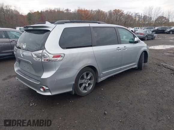 ✅ 2019 Toyota Sienna SE • VIN: 5TDXZ3DC3KS004859 • Lot: 43639458. Listed on IAAI with 44,141 mi. Free auction sales archive from the USA and detailed vehicle history report at DreamBid. Image 4.