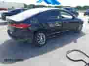 2018 Hyundai Elantra SE z VIN KMHD74LF7JU520433, wystawiony jako IAAI lot #43313148 z przebiegiem 81 063 mil mil oraz . Historia ofert i sprzedaży dostępna na DreamBid. Obrazek 4.