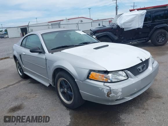 ✅ 2001 Ford Mustang Standard • VIN: 1FAFP40471F190366 • Lot: 42347598. Listed on IAAI with 168,851 mi. Free auction sales archive from the USA and detailed vehicle history report at DreamBid. Image 1.