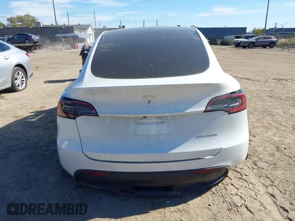 ✅ 2024 Tesla Model Y Long Range • VIN: 7SAYGDEE0RF027744 • Lot: 43405801. Wystawiony na IAAI z przebiegiem 16 832 mil. Bezpłatny archiwum sprzedaży aukcyjnych z USA i szczegółowy raport historii pojazdu na DreamBid. Zdjęcie 16.