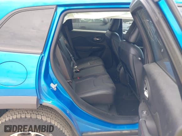 ✅ 2022 Jeep Cherokee Trailhawk • VIN: 1C4PJMBX2ND522285 • Lot: 43137451. Wystawiony na IAAI z przebiegiem 14 205 mil. Bezpłatny archiwum sprzedaży aukcyjnych z USA i szczegółowy raport historii pojazdu na DreamBid. Zdjęcie 8.