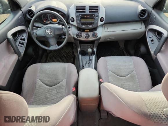✅ 2006 Toyota RAV4 • VIN: JTMBD33VX66007825 • Lot: 92792035. Wystawiony na Copart z przebiegiem 309 267 mil. Bezpłatny archiwum sprzedaży aukcyjnych z USA i szczegółowy raport historii pojazdu na DreamBid. Zdjęcie 8.