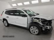 ✅ 2024 GMC Acadia AWD Elevation • VIN: 1GKENNKSXRJ199850 • Lot: 84174755. Wystawiony na Copart z przebiegiem 27 656 mil. Bezpłatny archiwum sprzedaży aukcyjnych z USA i szczegółowy raport historii pojazdu na DreamBid. Zdjęcie 4.