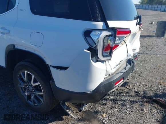 ✅ 2023 GMC Acadia SLT • VIN: 1GKKNMLS3PZ217485 • Lot: 43545128. Listed on IAAI with 43,528 mi. Free auction sales archive from the USA and detailed vehicle history report at DreamBid. Image 17.