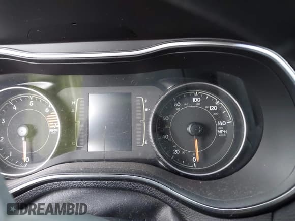 ✅ 2020 Jeep Cherokee Latitude • VIN: 1C4PJLCB2LD595604 • Lot: 42922772. Wystawiony na IAAI z przebiegiem Nie podano. Bezpłatny archiwum sprzedaży aukcyjnych z USA i szczegółowy raport historii pojazdu na DreamBid. Zdjęcie 7.