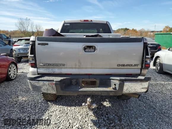 ✅ 2004 Chevrolet Silverado 2500HD LS • VIN: 1GCHK23124F119653 • Lot: 92256905. Wystawiony na Copart z przebiegiem Nie podano. Bezpłatny archiwum sprzedaży aukcyjnych z USA i szczegółowy raport historii pojazdu na DreamBid. Zdjęcie 6.