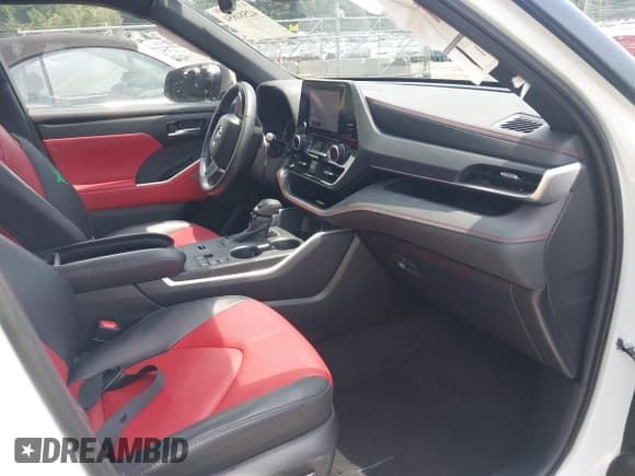 ✅ 2023 Toyota Highlander L • VIN: 5TDKDRAHXPS520803 • Lot: 42584854. Listed on IAAI with 11,561 mi. Free auction sales archive from the USA and detailed vehicle history report at DreamBid. Image 5.