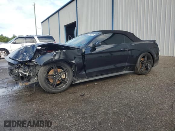 ✅ 2018 Ford Mustang EcoBoost Premium • VIN: 1FATP8UH5J5117767 • Lot: 82194015. Wystawiony na Copart z przebiegiem 90 912 mil. Bezpłatny archiwum sprzedaży aukcyjnych z USA i szczegółowy raport historii pojazdu na DreamBid. Zdjęcie 1.