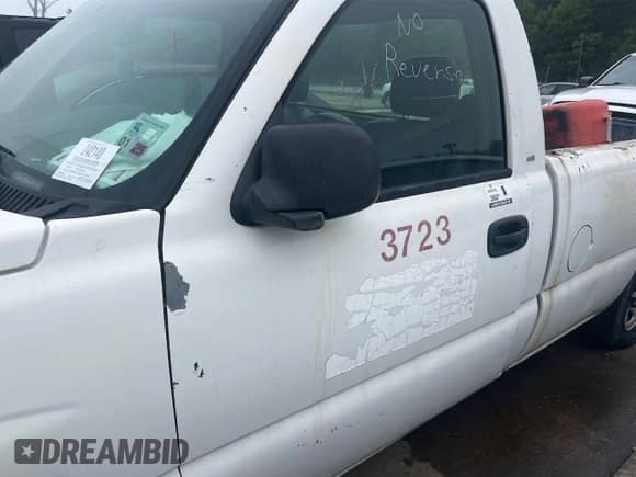 2004 Chevrolet Silverado 1500 Work Truck z VIN 1GCEC14X94Z209202, wystawiony jako IAAI lot #42154494 z przebiegiem 86 519 mil mil oraz . Historia ofert i sprzedaży dostępna na DreamBid. Obrazek 1.