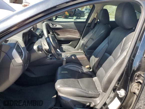 ✅ 2017 Mazda 3 Touring • VIN: 3MZBN1L78HM101656 • Lot: 70936105. Wystawiony na Copart z przebiegiem 55 227 mil. Bezpłatny archiwum sprzedaży aukcyjnych z USA i szczegółowy raport historii pojazdu na DreamBid. Zdjęcie 7.