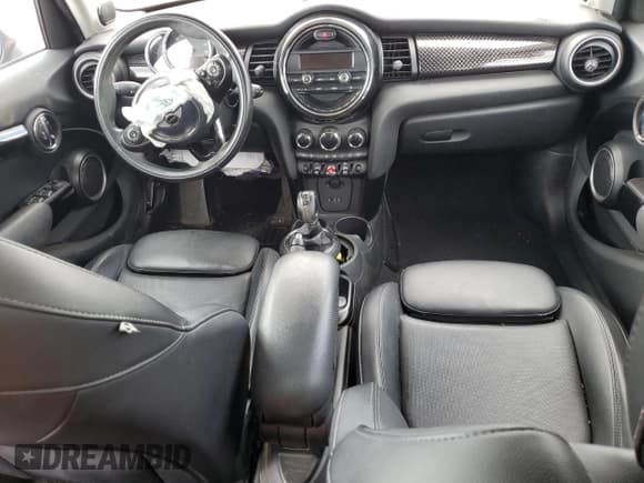 ✅ 2015 MINI Hardtop 4 Door S • VIN: WMWXU3C54F2B57314 • Lot: 56327705. Wystawiony na Copart z przebiegiem 89 986 mil. Bezpłatny archiwum sprzedaży aukcyjnych z USA i szczegółowy raport historii pojazdu na DreamBid. Zdjęcie 8.