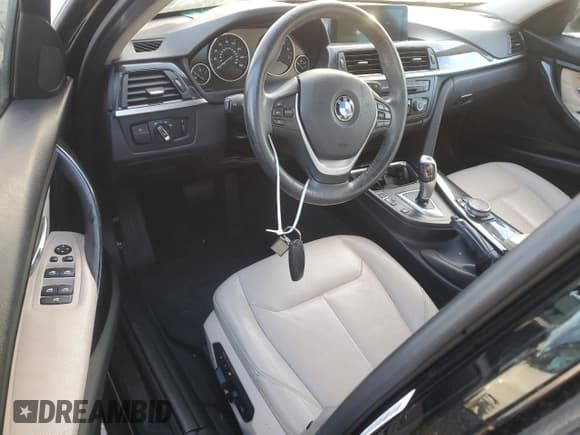 ✅ 2015 BMW 3 Series 328i xDrive • VIN: WBA3B5C58FF960486 • Lot: 92482545. Listed on Copart with 163,342 mi. Free auction sales archive from the USA and detailed vehicle history report at DreamBid. Image 8.