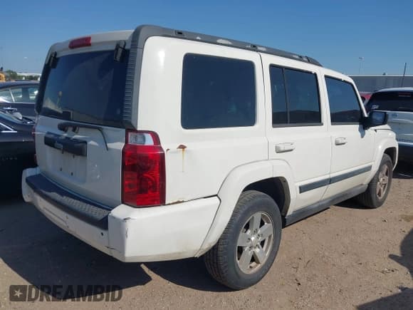 ✅ 2007 Jeep Commander Sport • VIN: 1J8HH48K07C587312 • Lot: 42004278. Listed on IAAI with 208,390 mi. Free auction sales archive from the USA and detailed vehicle history report at DreamBid. Image 4.