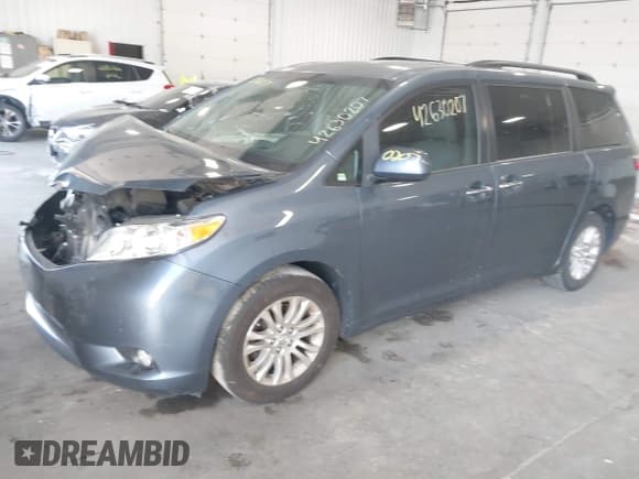 ✅ 2017 Toyota Sienna XLE Auto Access Seat • VIN: 5TDYZ3DC3HS887696 • Lot: 42630207. Listed on IAAI with 76,997 mi. Free auction sales archive from the USA and detailed vehicle history report at DreamBid. Image 17.
