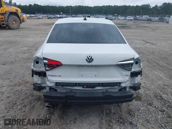 ✅ 2017 Volkswagen Passat SE • VIN: 1VWBT7A39HC040828 • Lot: 43057950. Listed on IAAI with 69,000 mi. Free auction sales archive from the USA and detailed vehicle history report at DreamBid. Image 17.