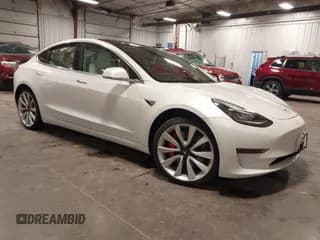 ✅ 2018 Tesla Model 3 Long Range Battery • VIN: 5YJ3E1EB2JF081729 • Lot: 43617411. Wystawiony na IAAI z przebiegiem 58 944 mil. Bezpłatny archiwum sprzedaży aukcyjnych z USA i szczegółowy raport historii pojazdu na DreamBid. Zdjęcie 1.