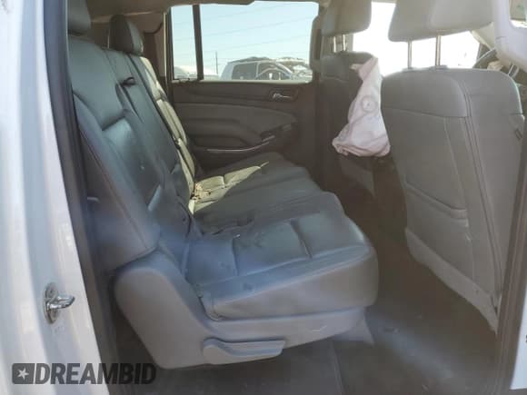 ✅ 2018 Chevrolet Suburban LT • VIN: 1GNSKHKCXJR115671 • Lot: 48954845. Wystawiony na Copart z przebiegiem 112 962 mil. Bezpłatny archiwum sprzedaży aukcyjnych z USA i szczegółowy raport historii pojazdu na DreamBid. Zdjęcie 11.