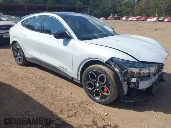 ✅ 2023 Ford Mustang Mach-E GT • VIN: 3FMTK4SE1PMA44678 • Лот: 43323217. Опубликован ранее на IAAI с пробегом 29 463 миль. Бесплатный доступ к архиву аукционных продаж из США и подробный отчёт об истории автомобиля на DreamBid. Изображение 1.