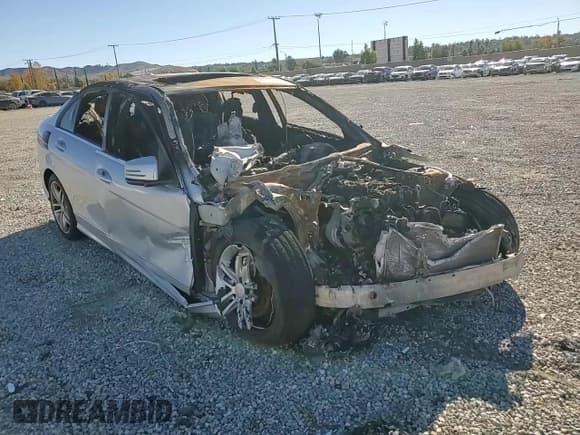 ✅ 2013 Mercedes-Benz C 250 Sport • VIN: WDDGF4HB2DR256870 • Лот: 94717415. Опубликован ранее на Copart с пробегом Не указан. Бесплатный доступ к архиву аукционных продаж из США и подробный отчёт об истории автомобиля на DreamBid. Изображение 12.