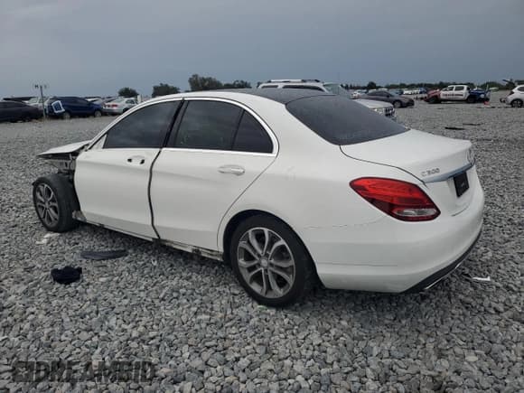 ✅ 2017 Mercedes-Benz C 300 • VIN: 55SWF4JB2HU205198 • Lot: 91368705. Wystawiony na Copart z przebiegiem 105 223 mil. Bezpłatny archiwum sprzedaży aukcyjnych z USA i szczegółowy raport historii pojazdu na DreamBid. Zdjęcie 2.