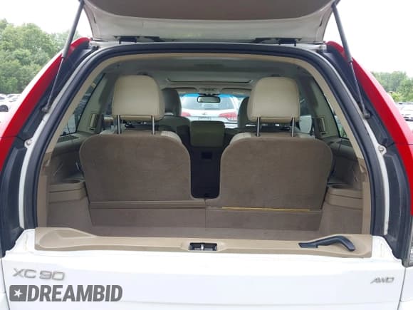 ✅ 2011 Volvo XC90 I6 • VIN: YV4952CZ5B1587076 • Lot: 42811960. Listed on IAAI with 196,002 mi. Free auction sales archive from the USA and detailed vehicle history report at DreamBid. Image 12.