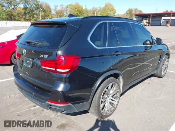 ✅ 2015 BMW X5 xDrive50i • VIN: 5UXKR6C57F0J77709 • Лот: 43606770. Опубликован ранее на IAAI с пробегом 129 993 миль. Бесплатный доступ к архиву аукционных продаж из США и подробный отчёт об истории автомобиля на DreamBid. Изображение 4.