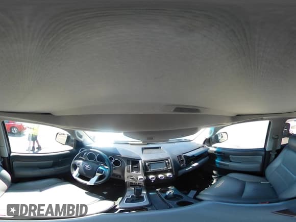 ✅ 2016 Toyota Sequoia SR5 • VIN: 5TDBW5G15GS137610 • Лот: 42787697. Опубликован ранее на IAAI с пробегом 144 211 миль. Бесплатный доступ к архиву аукционных продаж из США и подробный отчёт об истории автомобиля на DreamBid. Изображение 18.