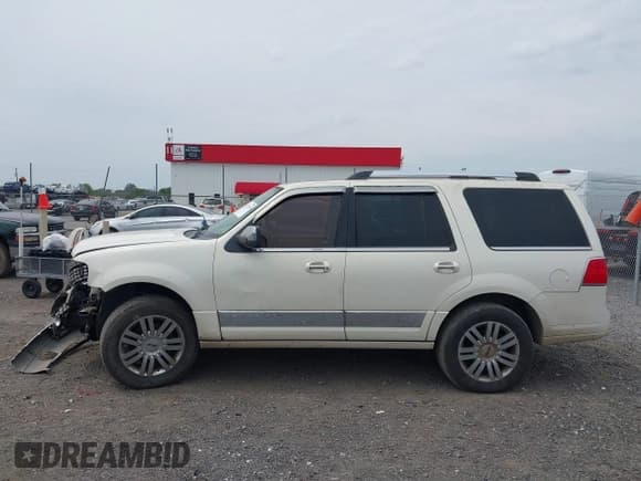 ✅ 2008 Lincoln Navigator • VIN: 5LMFU28538LJ20680 • Lot: 43121399. Wystawiony na IAAI z przebiegiem 226 634 mil. Bezpłatny archiwum sprzedaży aukcyjnych z USA i szczegółowy raport historii pojazdu na DreamBid. Zdjęcie 14.