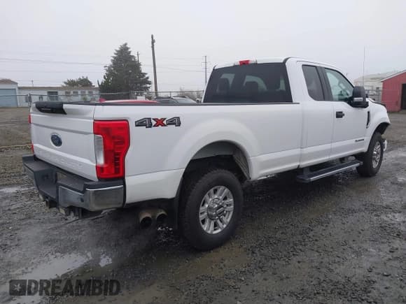 ✅ 2018 Ford F-350 • VIN: 1FT7X3BT4JEB83068 • Lot: 41337896. Wystawiony na IAAI z przebiegiem 200 841 mil. Bezpłatny archiwum sprzedaży aukcyjnych z USA i szczegółowy raport historii pojazdu na DreamBid. Zdjęcie 4.