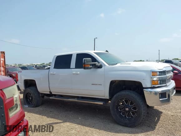 ✅ 2019 Chevrolet Silverado 2500HD LT • VIN: 1GC1KSEY5KF121647 • Лот: 41936127. Опубликован ранее на IAAI с пробегом 117 059 миль. Бесплатный доступ к архиву аукционных продаж из США и подробный отчёт об истории автомобиля на DreamBid. Изображение 13.