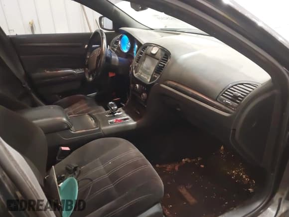 ✅ 2012 Chrysler 300 S • VIN: 2C3CCABG3CH272776 • Lot: 40252319. Listed on IAAI with 155,701 mi. Free auction sales archive from the USA and detailed vehicle history report at DreamBid. Image 5.