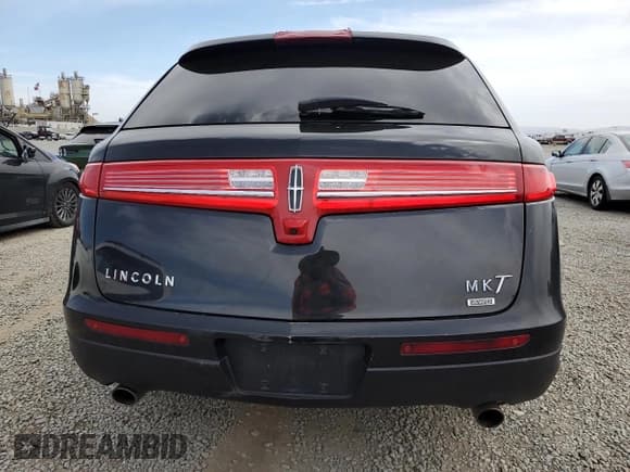 ✅ 2013 Lincoln MKT • VIN: 2LMHJ5NK5DBL59422 • Lot: 56723325. Wystawiony na Copart z przebiegiem 241 792 mil. Bezpłatny archiwum sprzedaży aukcyjnych z USA i szczegółowy raport historii pojazdu na DreamBid. Zdjęcie 6.