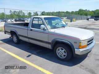 1995 Dodge Dakota z VIN 1B7FL26X7SS101660, wystawiony jako IAAI lot #42168020 z przebiegiem 205 613 mil mil oraz . Historia ofert i sprzedaży dostępna na DreamBid. Obrazek 1.