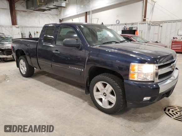 ✅ 2008 Chevrolet Silverado 1500 1LT • VIN: 1GCEK190X8Z255187 • Lot: 92248925. Wystawiony na Copart z przebiegiem 167 969 mil. Bezpłatny archiwum sprzedaży aukcyjnych z USA i szczegółowy raport historii pojazdu na DreamBid. Zdjęcie 4.