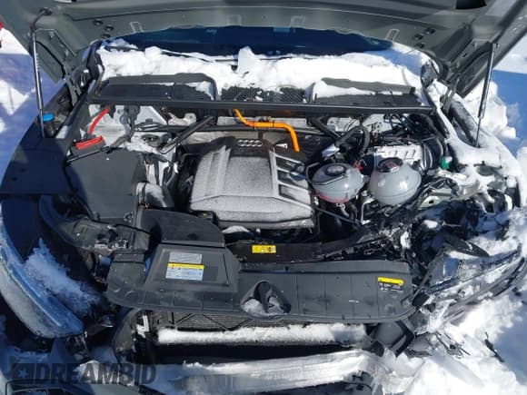 ✅ 2024 Audi Q5 S line Premium Plus • VIN: WA1E2AFY5R2138471 • Lot: 41570372. Wystawiony na IAAI z przebiegiem Nie podano. Bezpłatny archiwum sprzedaży aukcyjnych z USA i szczegółowy raport historii pojazdu na DreamBid. Zdjęcie 10.